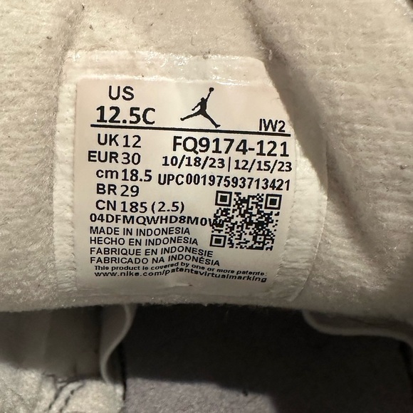 Air Jordan Retro 3 Sneakers - Picture 5 of 12